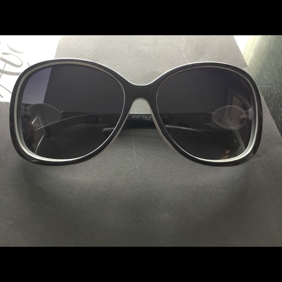 Pre-owned Chanel Sunglasses - Picture 2 of 3